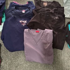 Women’s SZ XS Scrub tops (7)